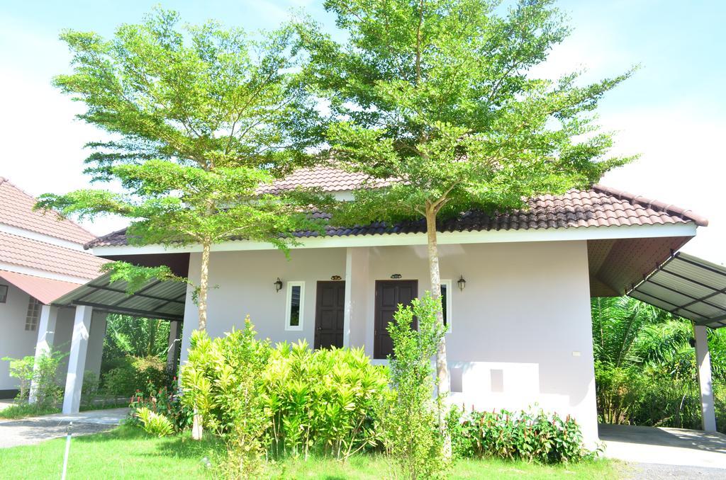 Baansuan Rimnam Resort Krabi town Exteriör bild