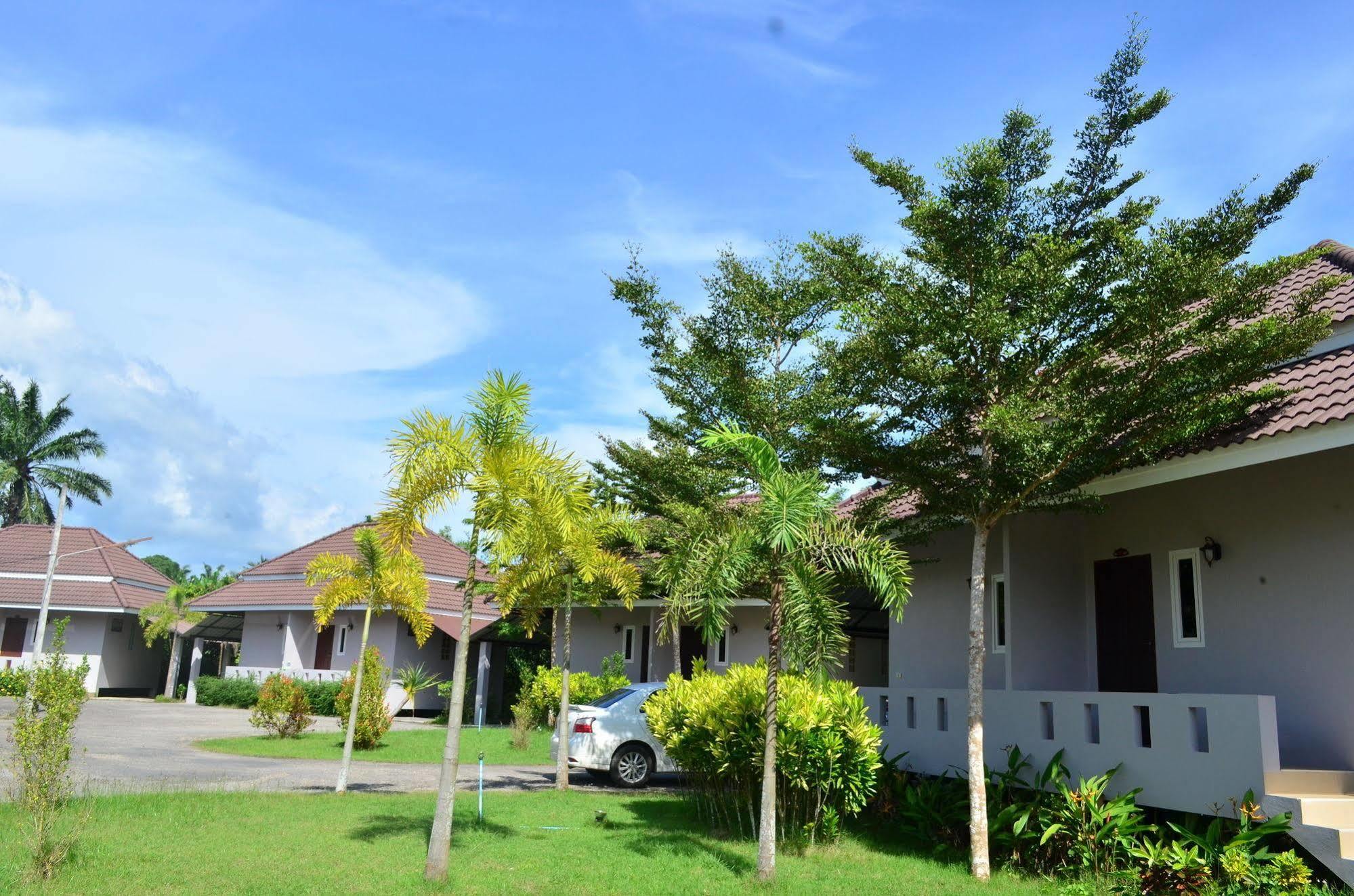 Baansuan Rimnam Resort Krabi town Exteriör bild
