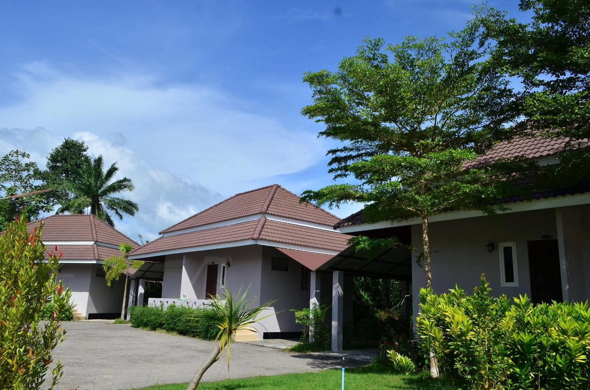 Baansuan Rimnam Resort Krabi town Exteriör bild